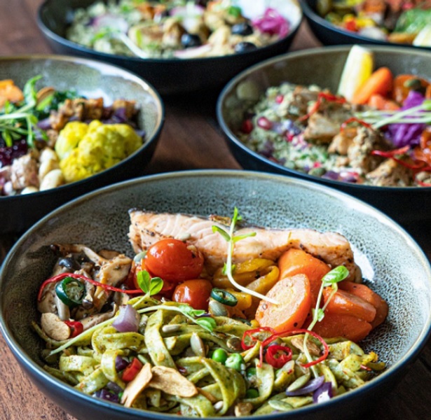 Masa Depan Kuliner Telah Tiba Menggali Tren Restoran Berbasis Self Service Menggunakan Robot